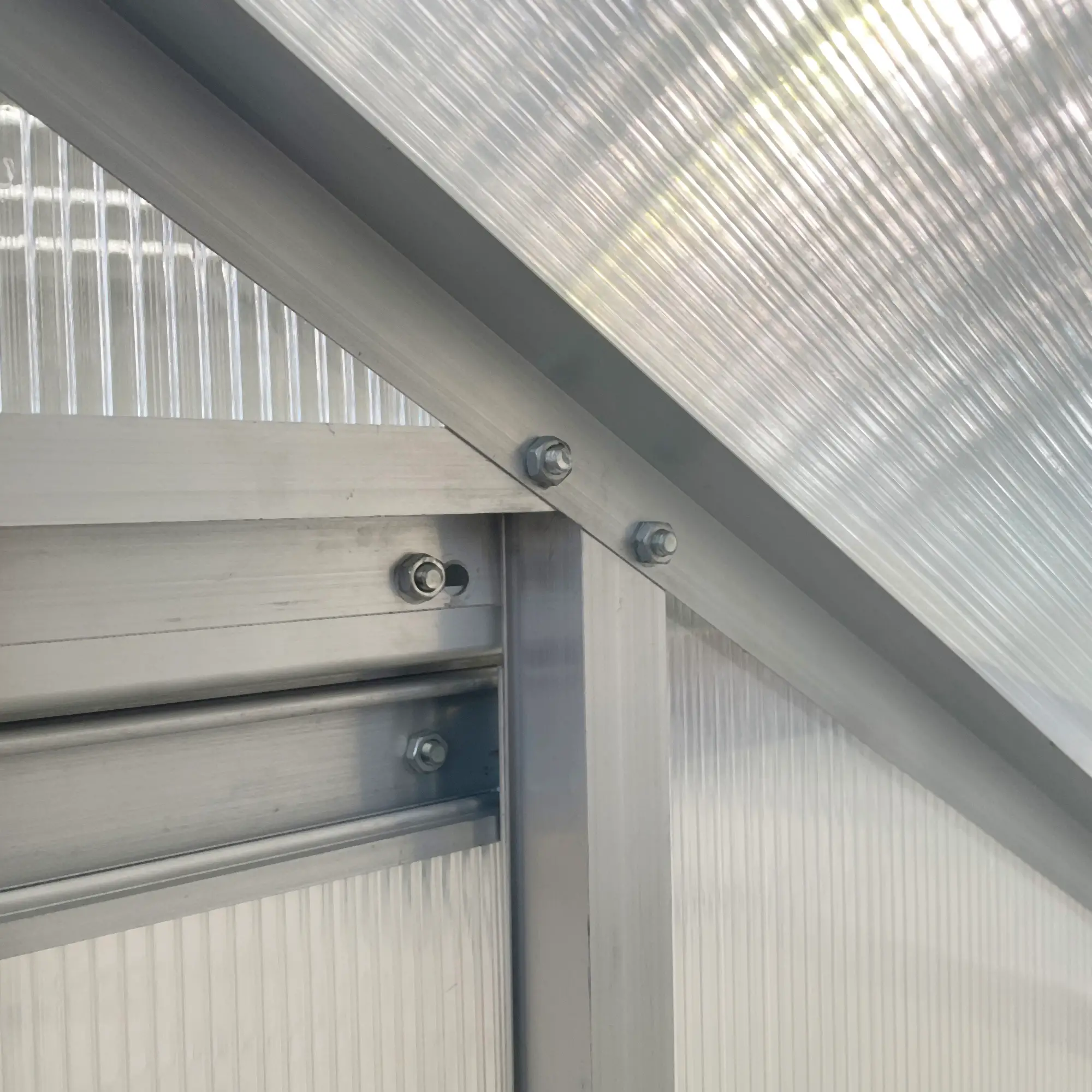 6' x 4' Aluminum Greenhouse, Polycarbonate, Adjustable Roof Vent, Clear - Image 9