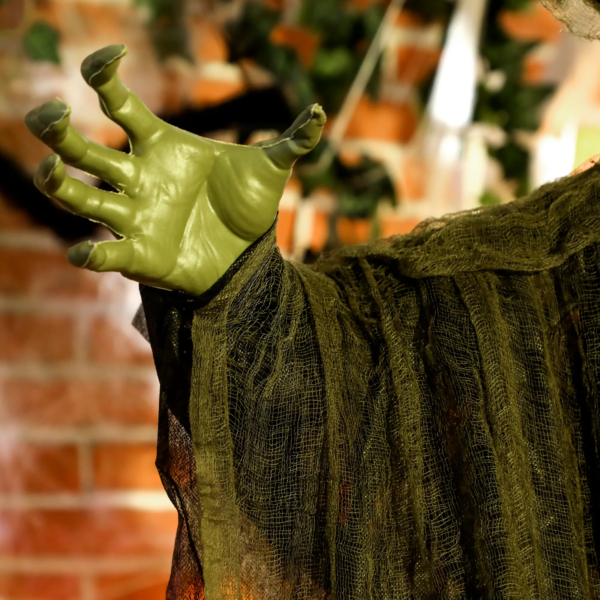 Animatronics Hanging Witch, Voice Activated, Flashing Eyes, Green - Image 10