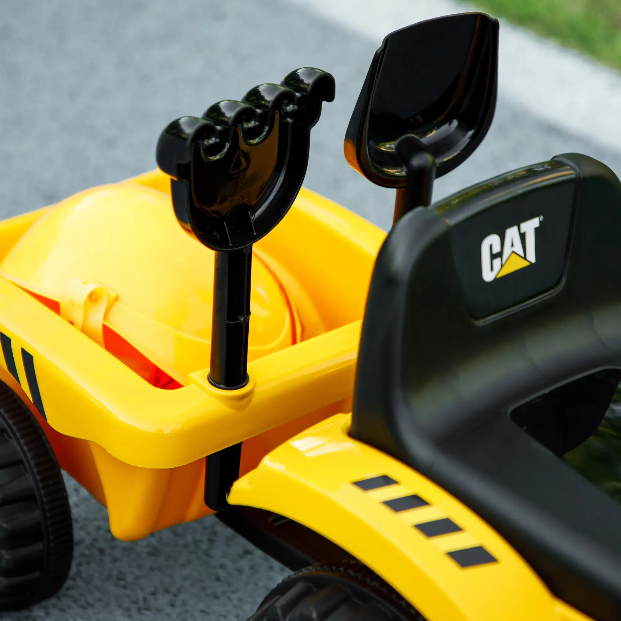 No Power Ride On Tractor with Shovel, Trailer - Image 10