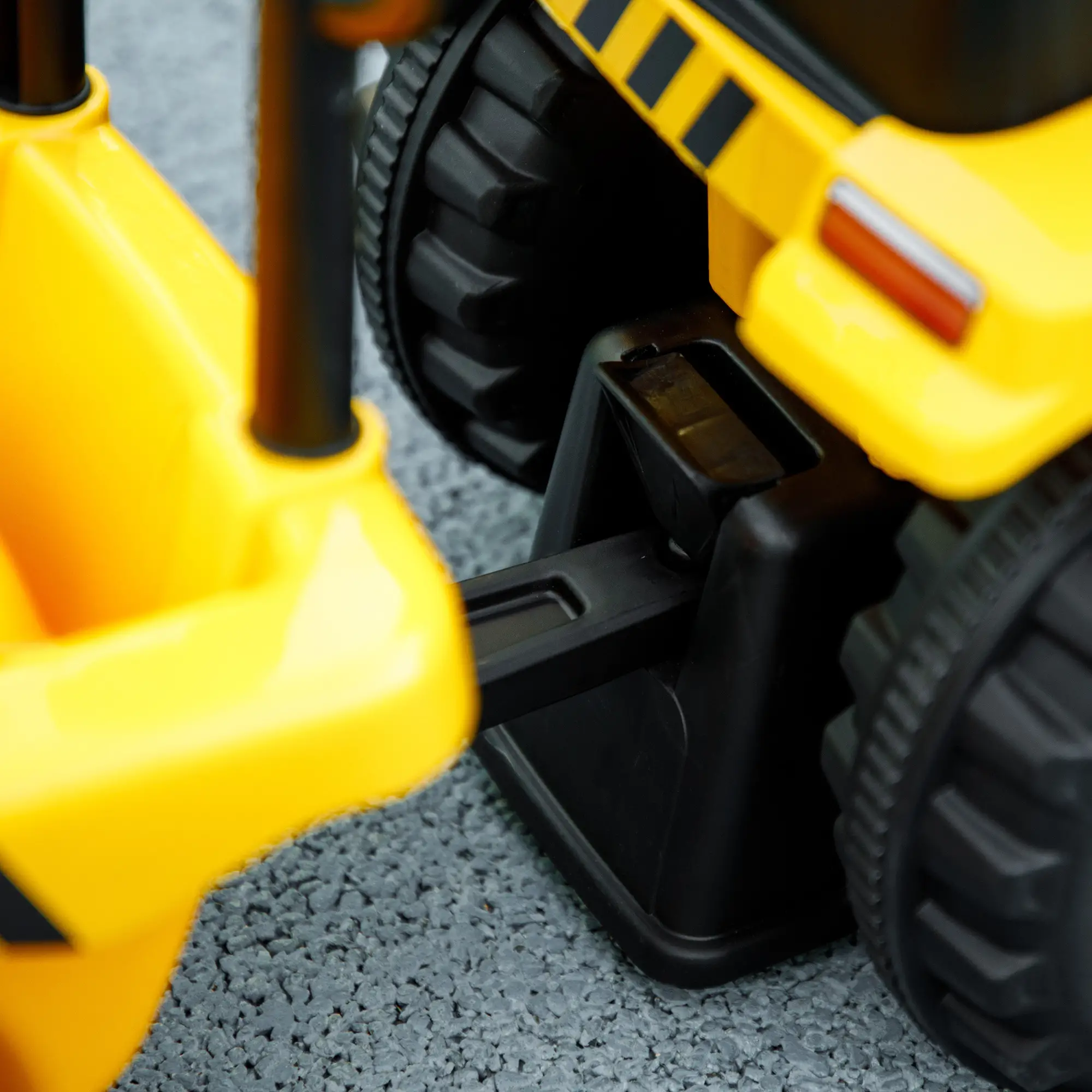 No Power Ride On Tractor with Shovel, Trailer - Image 9